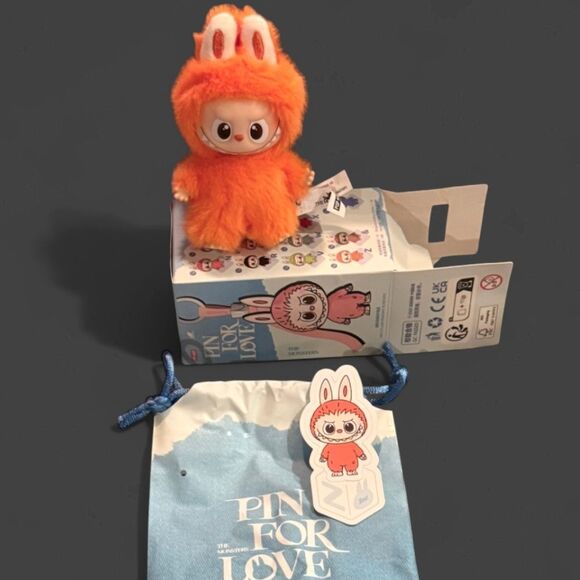 Pop Mart Pin For Love Labubu - Z - Picture 10 of 16